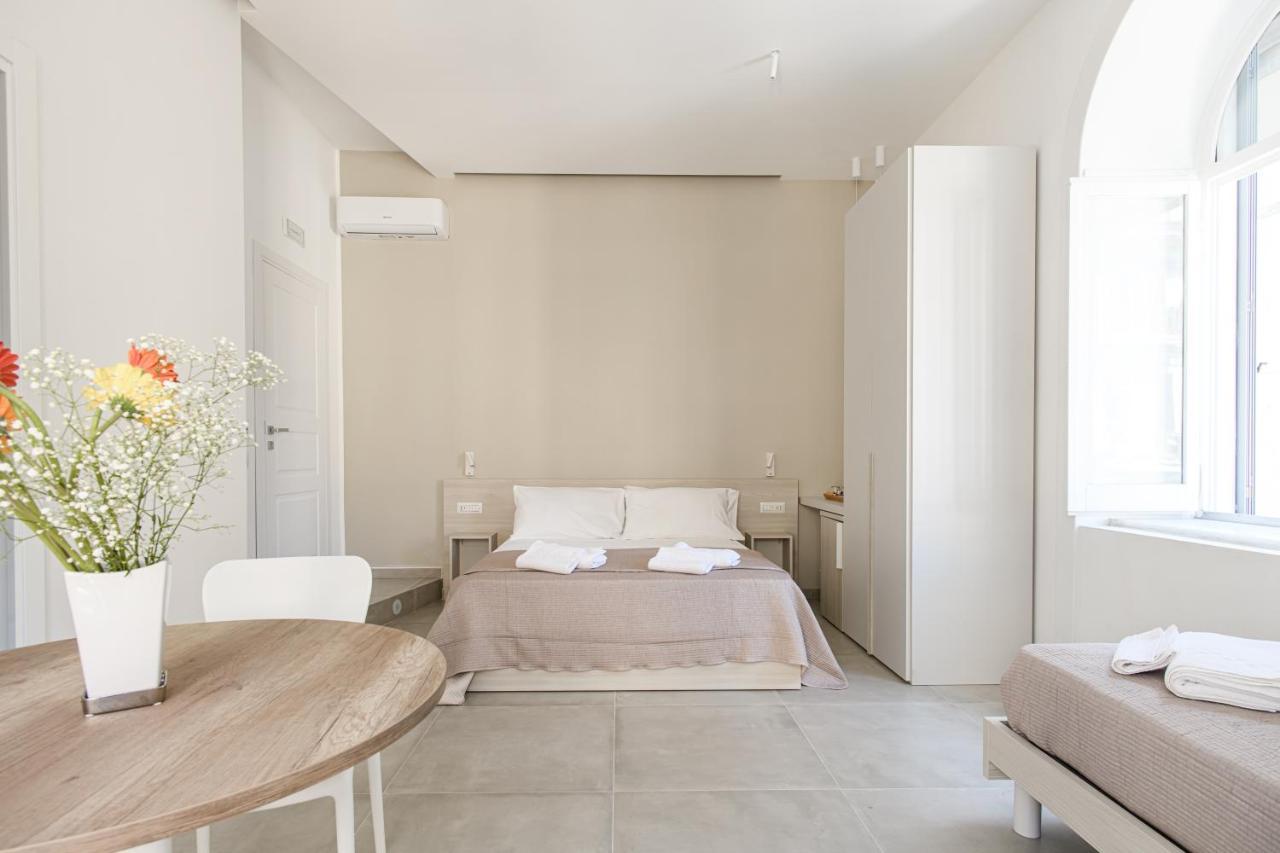 Bed and Breakfast Lux Caracciolo à Naples Extérieur photo