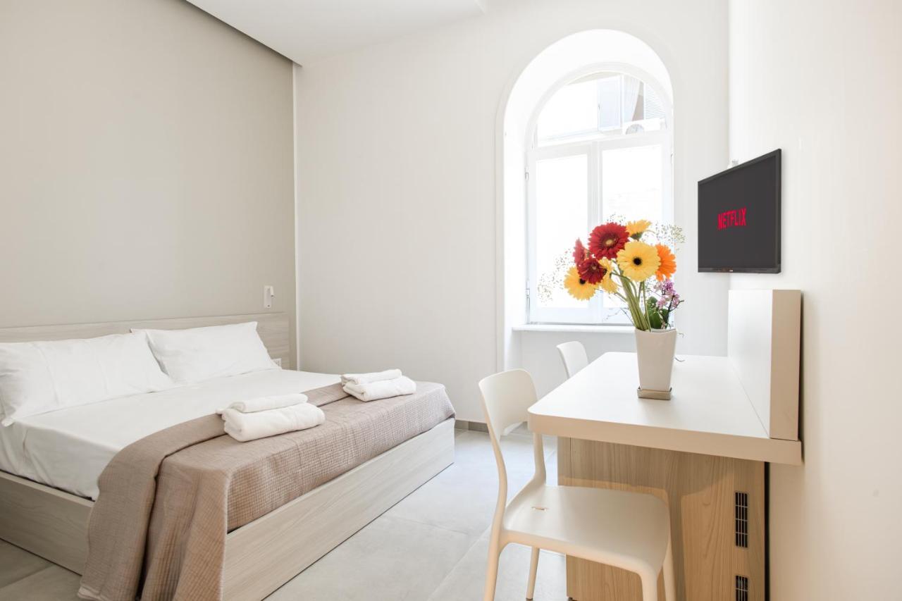 Bed and Breakfast Lux Caracciolo à Naples Extérieur photo